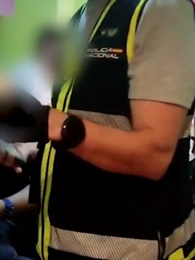La Policía Nacional desarticula una red que robaba móviles en tiendas de Alcalá para venderlos online