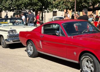 El Doblón Classic llena Alcalá de coches históricos y solidaridad en su sexta edición