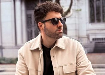 Juanjo Espinosa revive los 90 y 2000 en las Ferias de Alcalá con su show ‘Noventero’