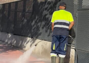 El Olivar y Las Sedas acogieron una limpieza intensiva extraordinaria enmarcada en la campaña municipal de verano