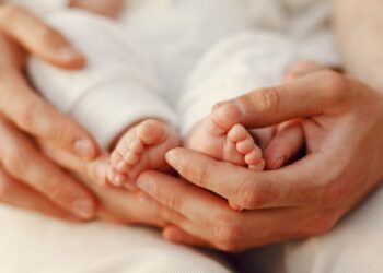 Claves y pasos para solicitar el permiso por nacimiento tras la ampliación a 19 semanas