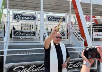 El recinto ferial recibe la bendición del párroco Iván Bermejo: “Pido a Dios que nos ayude en estas Ferias”