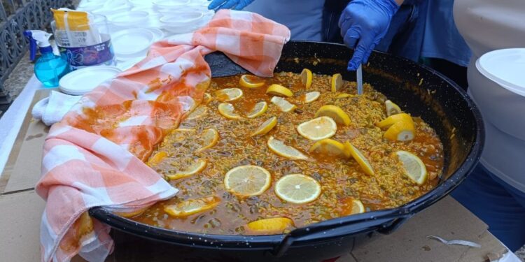 Cerca de 2.000 euros recaudados en las jornadas solidarias de migas y paella a favor de la Beca de San Diego 1 paella beca san diego
