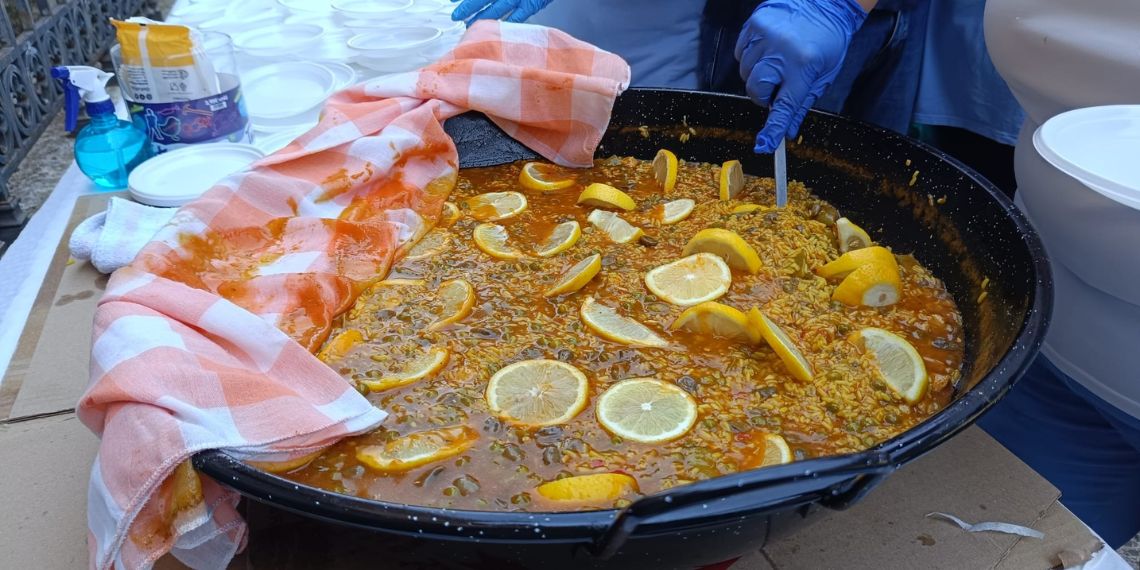 Cerca de 2.000 euros recaudados en las jornadas solidarias de migas y paella a favor de la Beca de San Diego 1 paella beca san diego