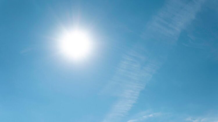 sol cielo despejado