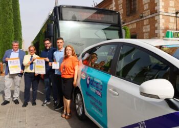 Taxis y autobuses de Alcalá se suman a la campaña contra la violencia sexual en Ferias 2025