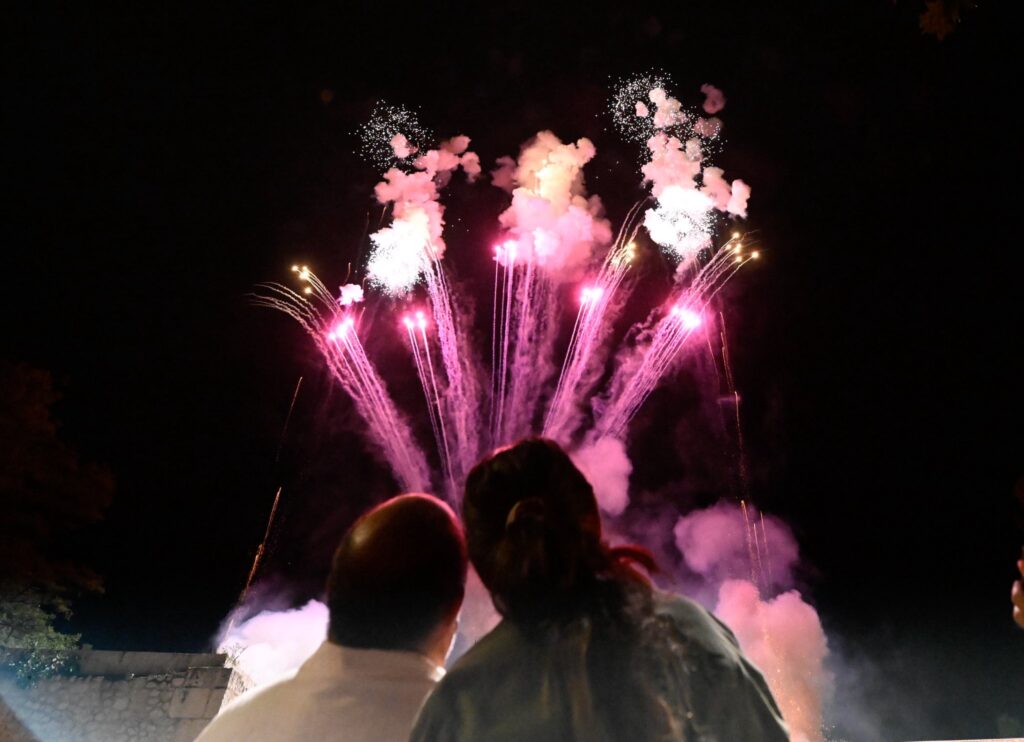 La Huerta del Obispo se iluminó con el castillo de fuegos que despidió las Ferias 2025 4 539722817 1223172989838232 2113996082813969761 n