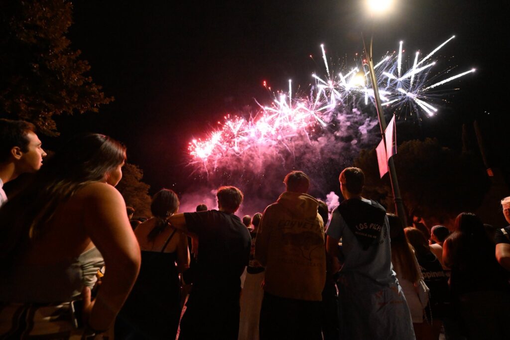 La Huerta del Obispo se iluminó con el castillo de fuegos que despidió las Ferias 2025 6 541054880 1223172709838260 2224680905474654337 n