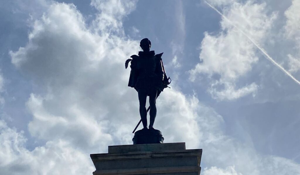 Estatua MIguel de Cervantes