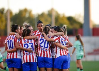 El Atlético arrolla al Levante en Alcalá y el Real Madrid logra su primer triunfo liguero