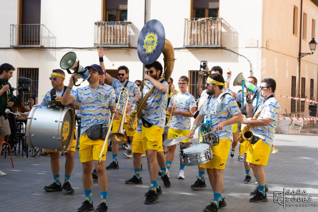 El IV VikiConcurso de Charangas inunda de música, pasacalles y solidaridad las calles de Alcalá 8 NdP IV Vikiconcurso 1