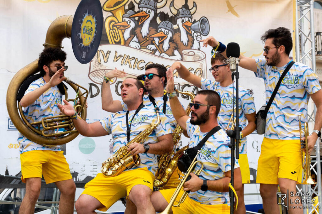 El IV VikiConcurso de Charangas inunda de música, pasacalles y solidaridad las calles de Alcalá 3 NdP IV Vikiconcurso 3