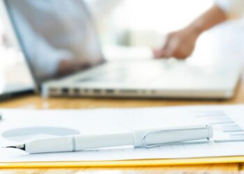 Pensiones contributivas y no contributivas: diferencias, requisitos y consejos prácticos para solicitarlas