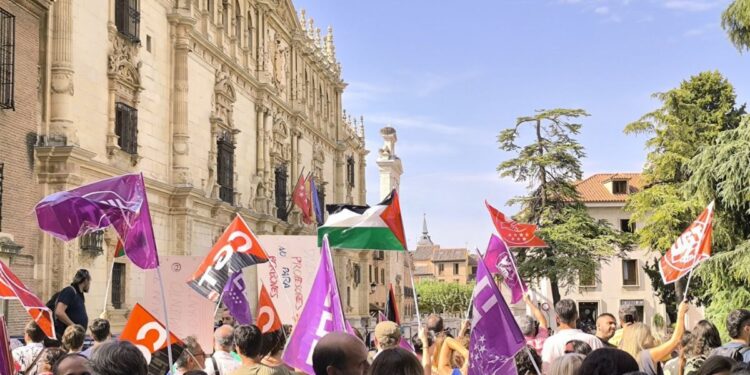Tensión en la apertura del curso en la UAH con protestas por la financiación y la política regional 1 Fuente: CCOO