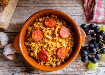 Receta rápida de migas alcalaínas: tradición castellana con un toque actual para sorprender en la mesa