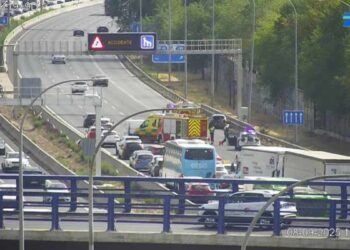 Accidente múltiple en la A-2 a la altura del kilómetro 22 provoca fuertes retenciones