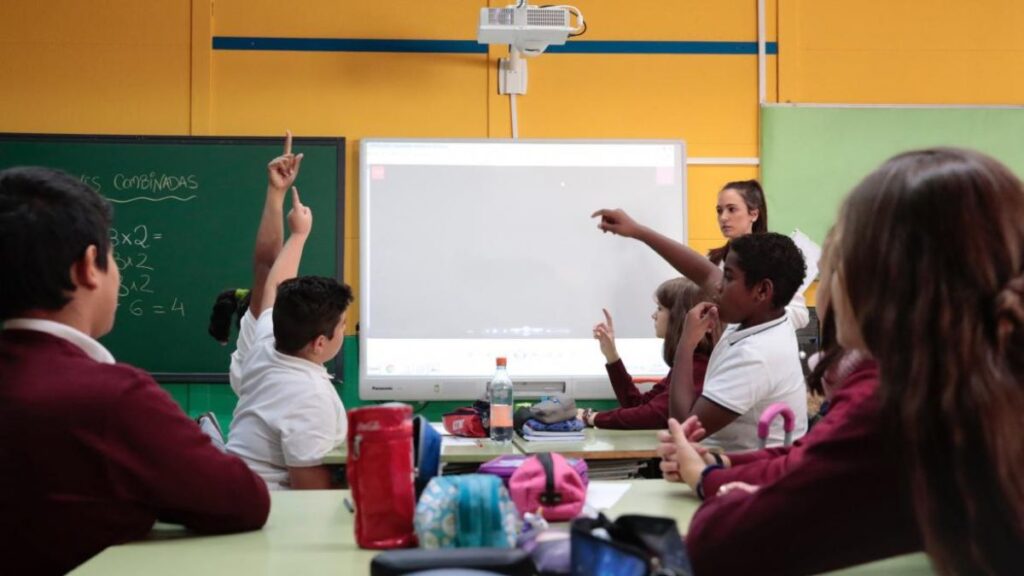 alumnos aula colegio