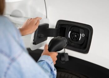 La Comunidad de Madrid solicita 70 millones adicionales al Gobierno para ampliar las ayudas a la movilidad eléctrica