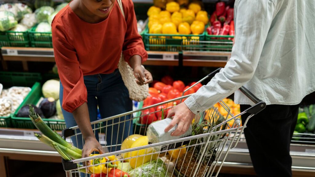 Café Pendiente organiza una recogida solidaria de alimentos este domingo en el Unide de Paseo de la Estación 1 cesta de la compra supermercado
