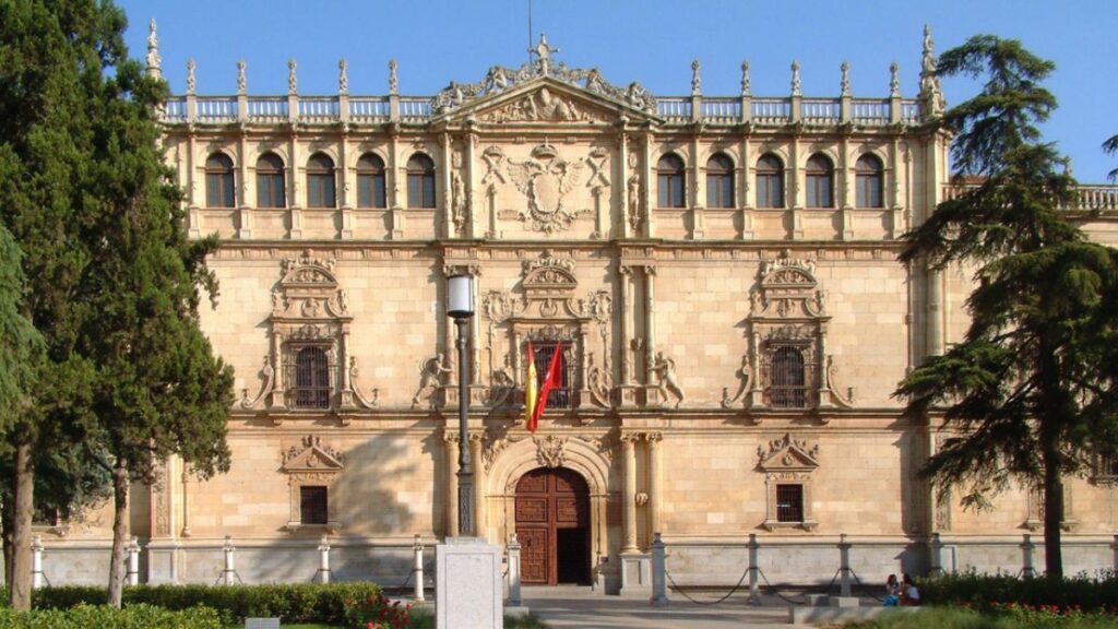 fachada universidad alcala