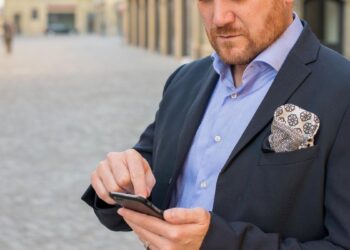 La Policía alerta sobre el ‘bluesnarfing’, el ciberataque que roba datos móviles a través del Bluetooth