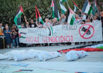 Cientos de personas participan en una marcha en Alcalá en solidaridad con la población palestina