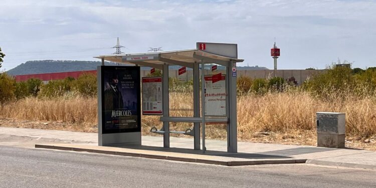 Parada de autobús en Avenida de Pasionistas, El Olivar