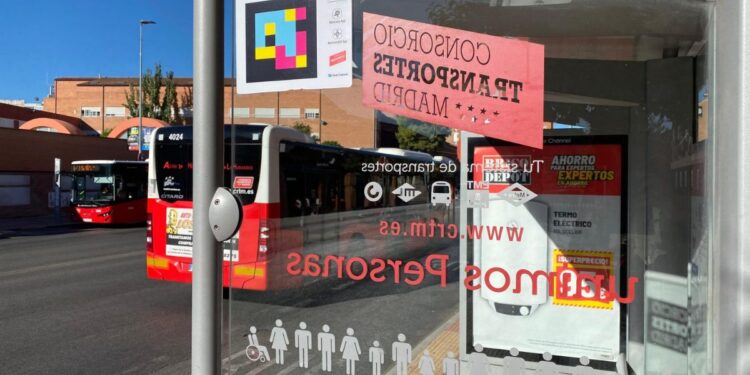 El Consorcio de Transportes aprueba mejoras en los autobuses de Alcalá: más frecuencia y recorridos ampliados 1 parada de autobus