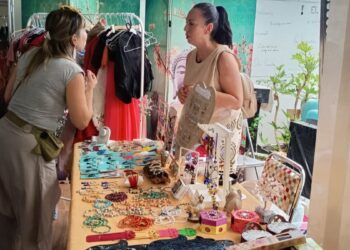 Vecinos y artesanos se unen en el VIII TOV Mercadillo Alkala para apoyar a familias vulnerables