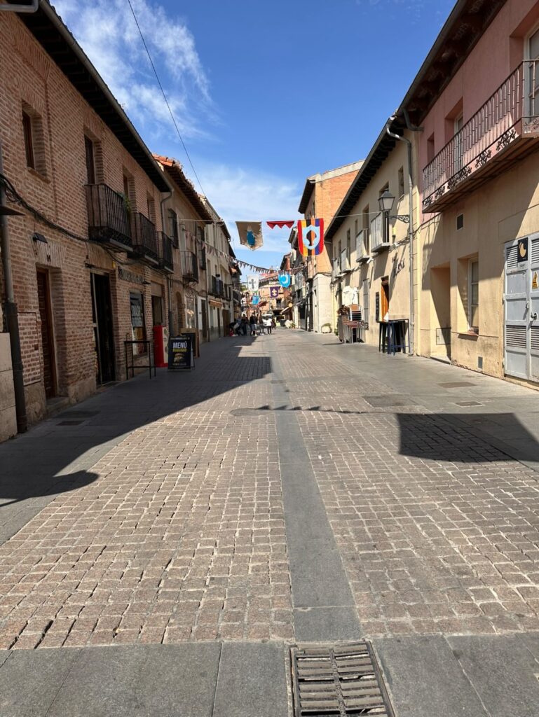 La retirada de terrazas en Ramón y Cajal por parte del Ayuntamiento durante el Mercado Cervantino genera malestar entre los hosteleros 4 553901303 1287390503137569 8183931758419756296 n