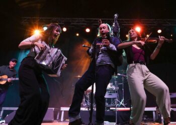 Carlos Núñez conquista la Huerta del Obispo en una noche mágica del Festival Celta