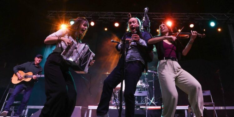 Carlos Núñez conquista la Huerta del Obispo en una noche mágica del Festival Celta 1 Imagen: Ayuntamiento de Alcalá