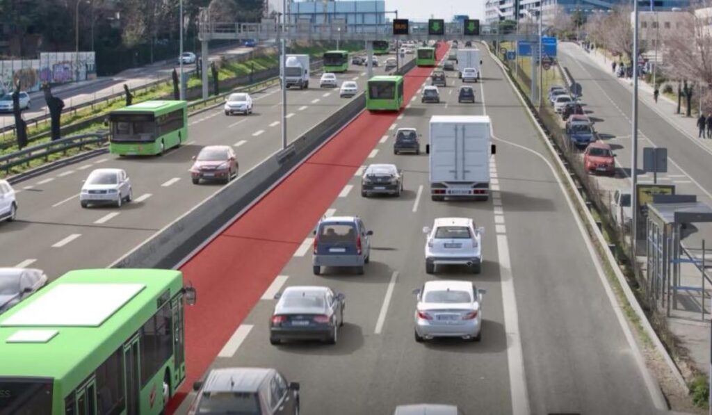 Más Madrid lleva a la Asamblea su propuesta sobre el Bus-VAO de la A-2 tras el rechazo de PP y Vox en Alcalá 1 Carril bus vao