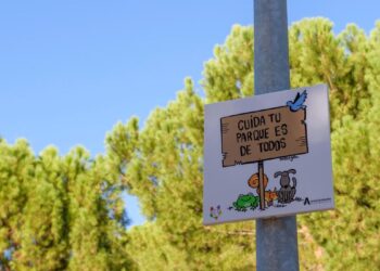 Alcalá estrena la iniciativa ‘Parques en positivo’ con carteles diseñados por niños para fomentar el cuidado urbano
