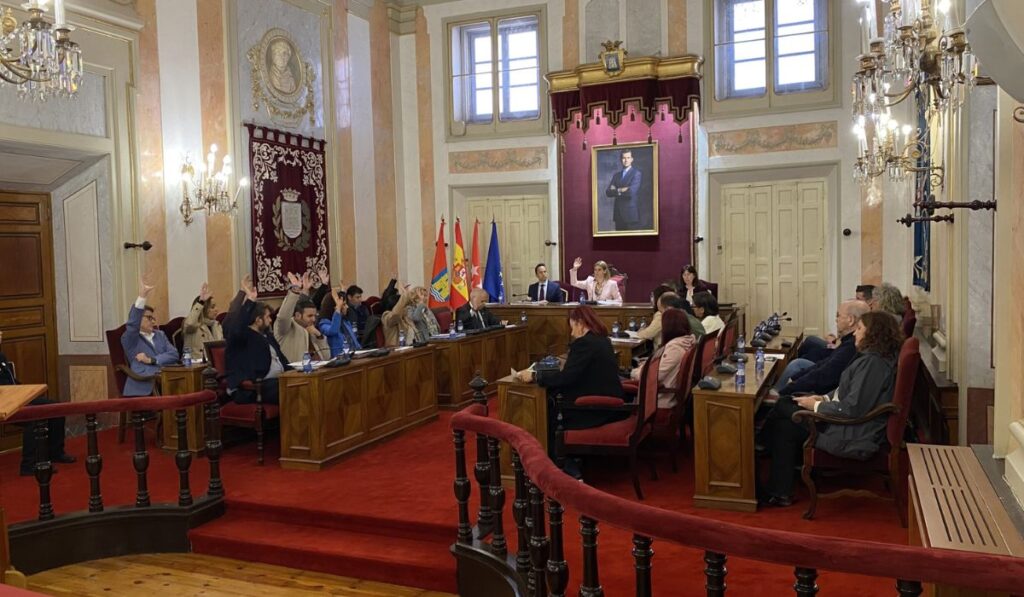 El Pleno aprueba más de 5,5 millones para colegios, calles, redes de saneamiento y Ciudad Deportiva Municipal 1 Pleno Ayto