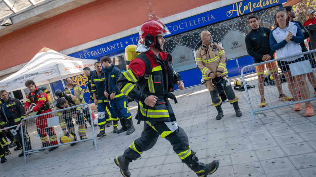 bombero carrera solidaria cruz roja