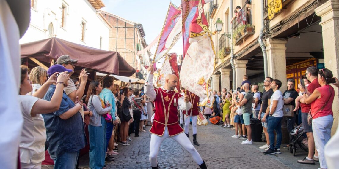 calle mayor mercado cervantino desfile