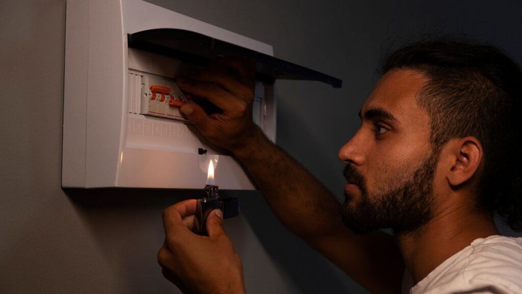¿Otro Gran Apagón? Cortes breves de luz sorprenden a varios barrios de Alcalá durante la noche del lunes 1 corte de luz