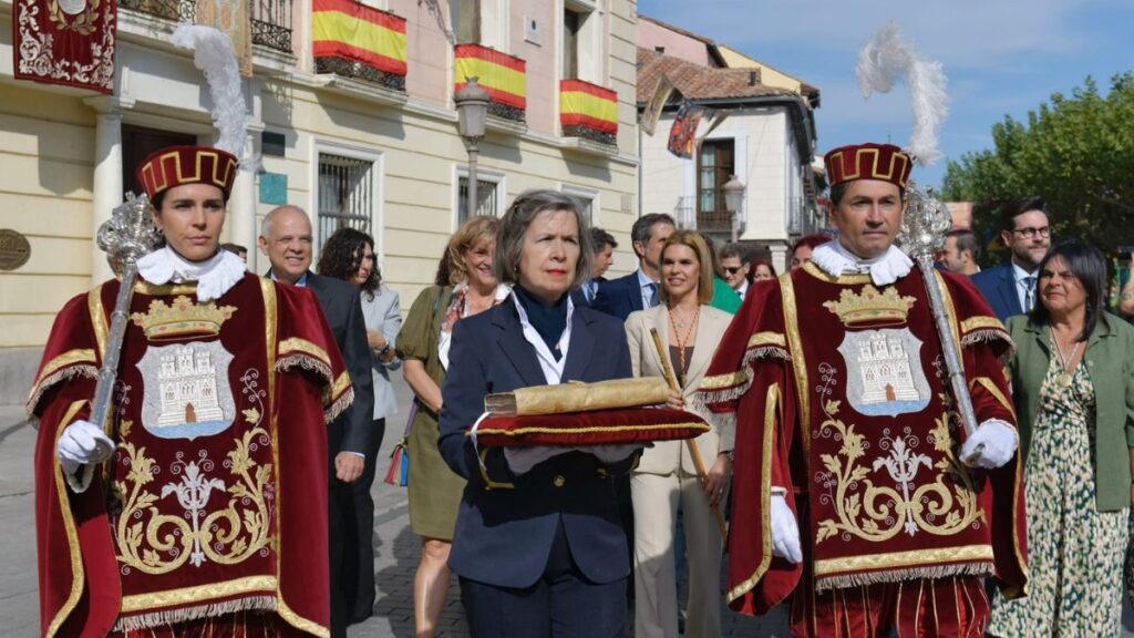 Alcalá celebra el Día de Cervantes con procesión cívica, lectura del Quijote y apertura del Mercado 1 dia cervantes 2025