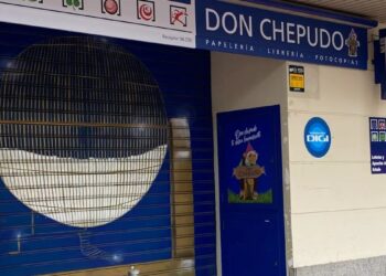 En ‘San Cervantes’, Don Chepudo reparte en El Ensanche el segundo premio de la Lotería Nacional