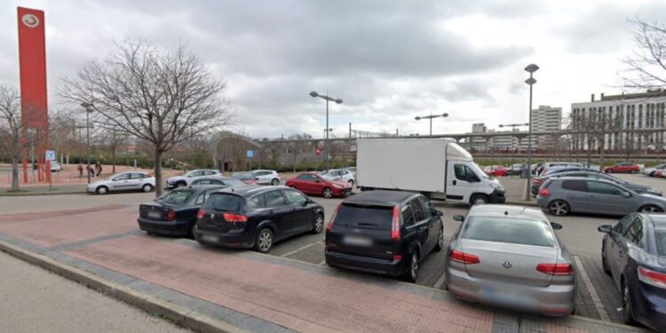 Vecinos alertan del robo de catalizadores en el aparcamiento de la estación La Garena 1 Imagen: Google Maps