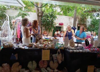 El mercadillo solidario de Café Pendiente regresa este domingo con nueva edición en El Patio del Quijote