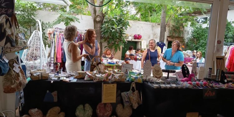 El mercadillo solidario de Café Pendiente regresa este domingo con nueva edición en El Patio del Quijote 1 mercadillo tov