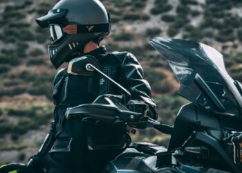 NZI, la firma española que marcó un hito en la seguridad y el diseño de cascos de moto