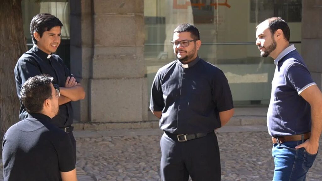 nuevo sacerdote y diaconos diocesis de alcala