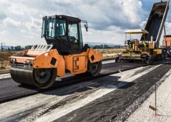 La Comunidad de Madrid prueba balizas con geolocalización para avisar en tiempo real de obras en carretera