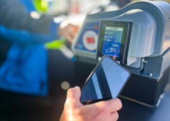 El pago con tarjeta y móvil ya supone uno de cada cinco billetes sencillos en los autobuses interurbanos