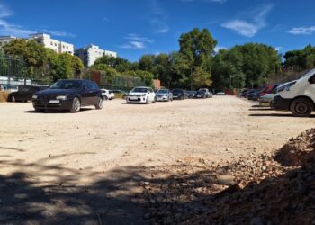 El Ayuntamiento transformará un solar en desuso de Luis Vives en un aparcamiento público con 75 plazas