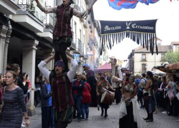 Viernes de Mercado Cervantino: teatro, desfiles y la música de Carlos Núñez en el Festival Celta