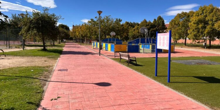 VOX denuncia una pelea en las pistas del Ensanche y vuelve a pedir el cierre del centro de inmigrantes 1 Pistas deportivas de El Ensanche